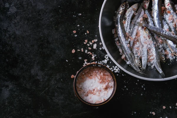 Ryby syrové čerstvé ančovičky — Stock fotografie