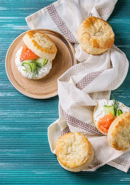 Cheese scones with salmon — Stock Photo, Image