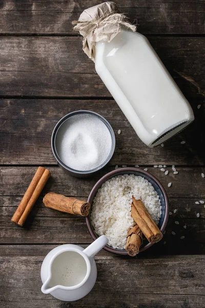 Ingrediënten voor het maken van rice pudding — Stockfoto