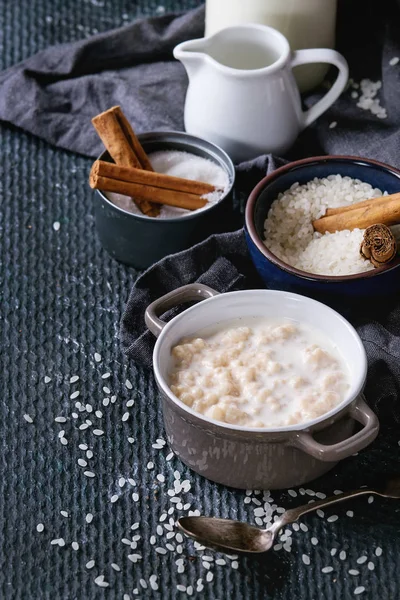 Ingredientes para hacer pudín de arroz —  Fotos de Stock