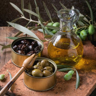 Zeytin ekmek ve yağ ile