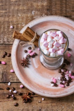 Hatmi ile sütlü kahve