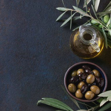 Siyah ve yeşil zeytin