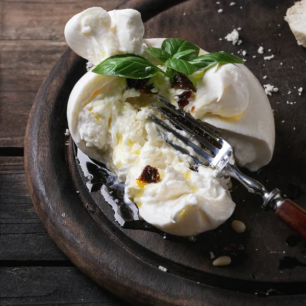 Burrata di formaggio italiano — Foto Stock