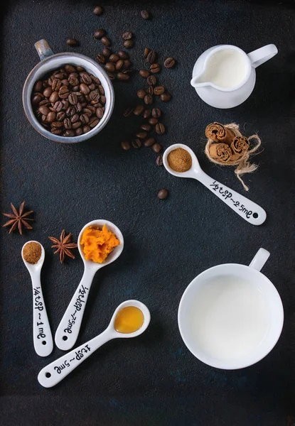 Ingredienser för att göra pumpa latte — Stockfoto