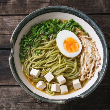 Asya şehriye çorbası