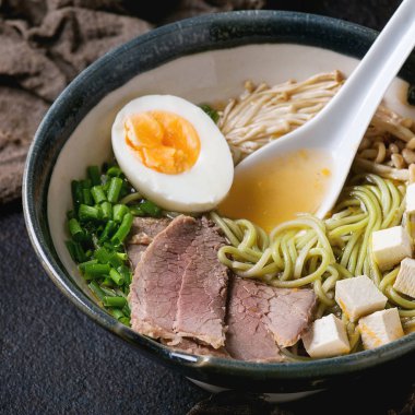 Asya şehriye çorbası