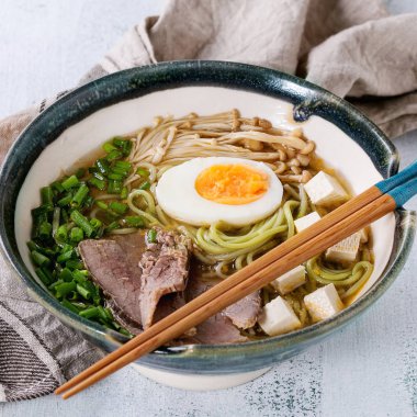 Asya şehriye çorbası