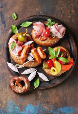 Simit et aperatifler çeşitli