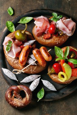 Simit et aperatifler çeşitli