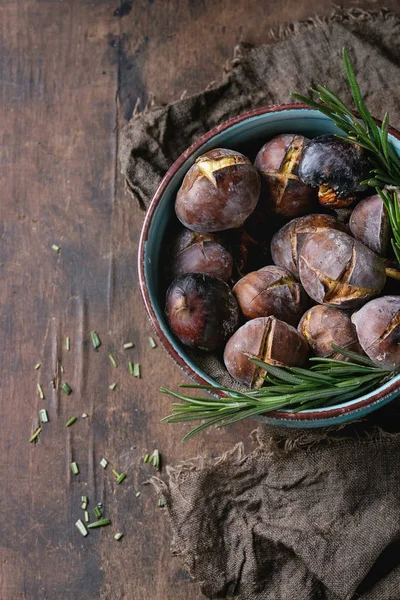 Castanhas assadas nas cinzas — Fotografia de Stock