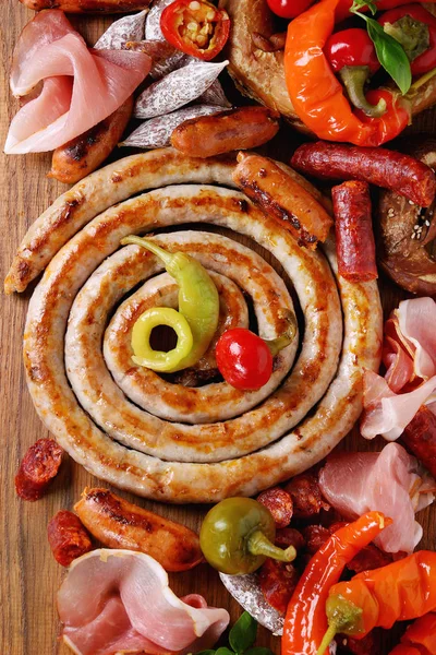 Mängd kött snacks i pretzels — Stockfoto