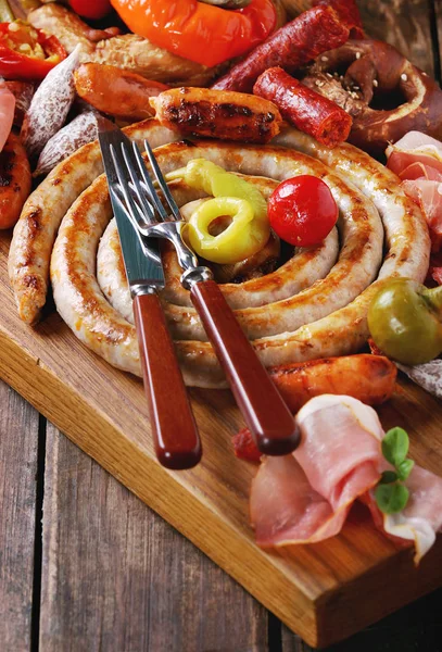 Varietà di snack a base di carne in pretzel — Foto Stock