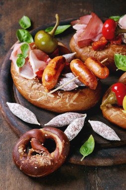 Simit et aperatifler çeşitli