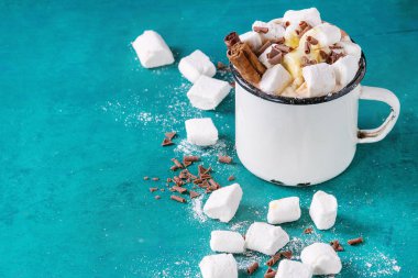 Marşmelovlu sıcak çikolata