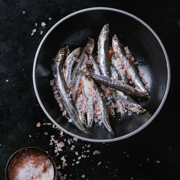 Anchoas frescas crudas pescados — Foto de Stock