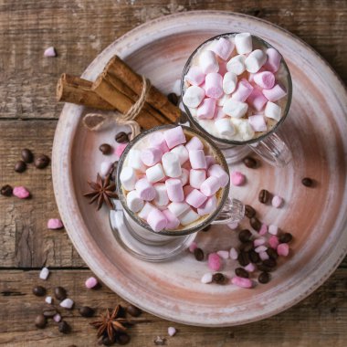 Hatmi ile sütlü kahve