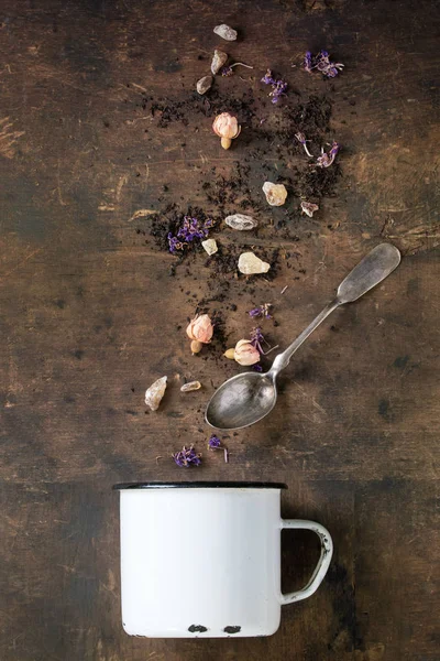 Variedad de té seco con tetera — Foto de Stock