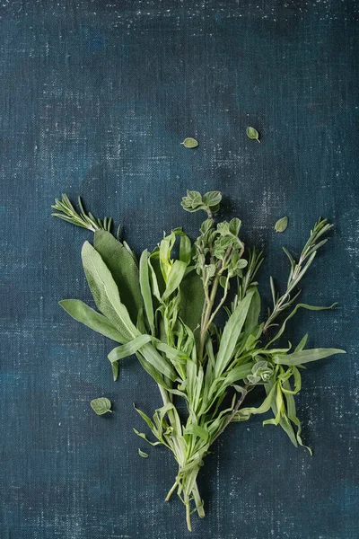Bundle of fresh Italian herbs — Stock Photo, Image