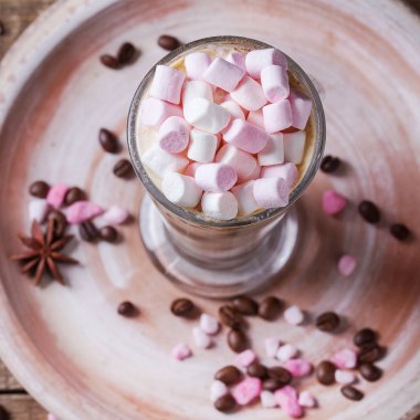 Hatmi ile sütlü kahve