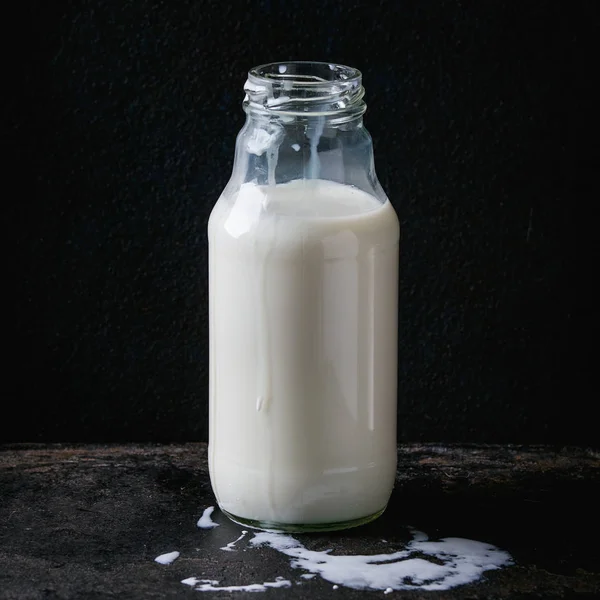 Glasflasche Milch — Stockfoto