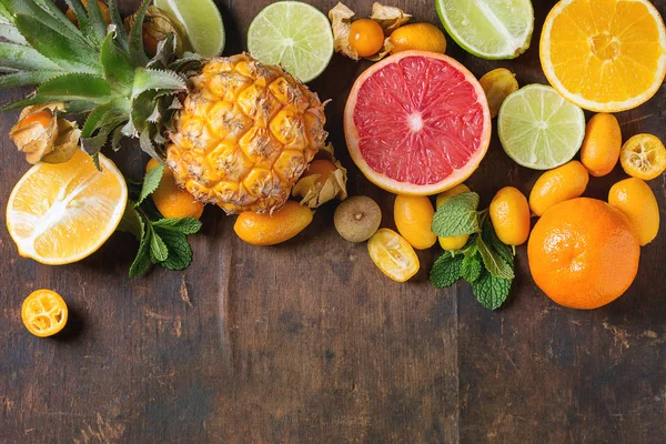 Variety of citrus fruits — Stock Photo, Image