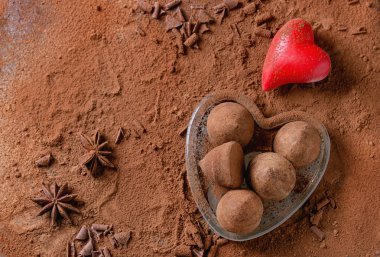 Sevgililer yürekleri çikolata truffles