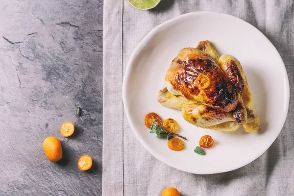 Fried chicken with kumquats — Stock Photo, Image