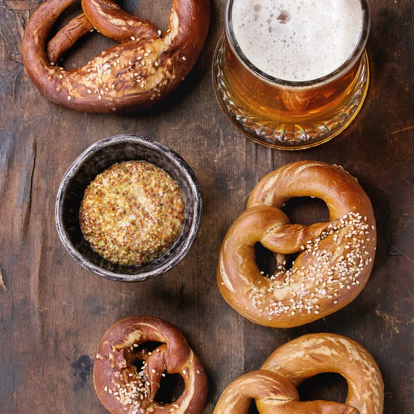 Lager beer with pretzels — Stock Photo, Image