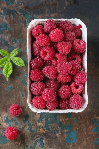 Caja de frambuesas — Foto de Stock