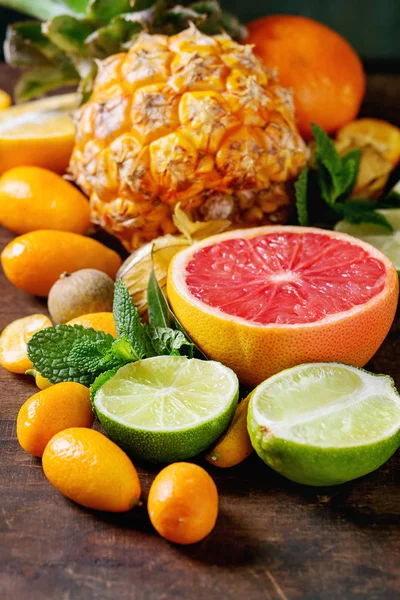 不同种类的柑橘类水果 — 图库照片