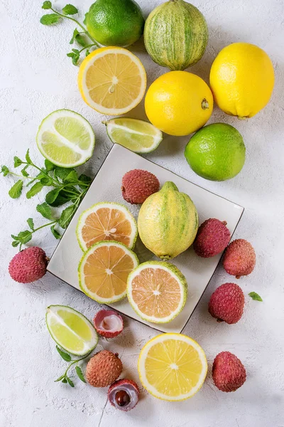 Variedad de cítricos con limón tigre — Foto de Stock