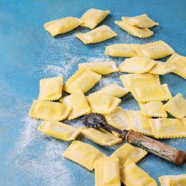 pişmemiş mantı makarna