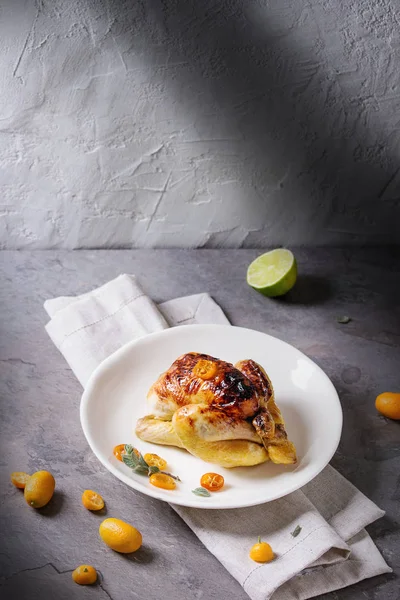 Pollo frito con kumquats — Foto de Stock