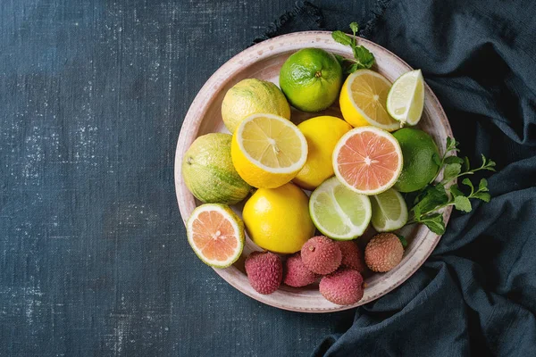 Variedad de cítricos con limón tigre — Foto de Stock