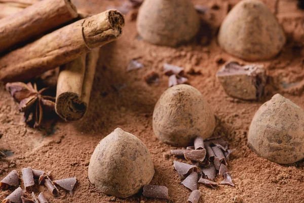 Chocolate truffles with cocoa powder — Stock Photo, Image