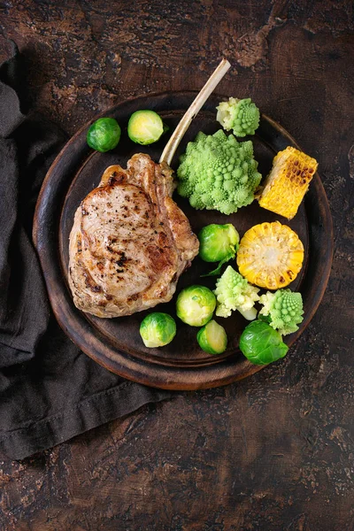 Grilled veal steak with vegetables — Stock Photo, Image