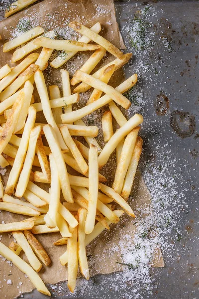 Stekta kycklingben med pommes frites — Stockfoto