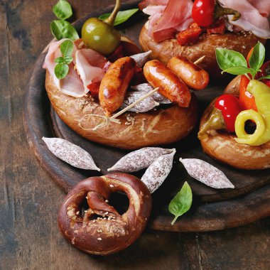 Simit et aperatifler çeşitli