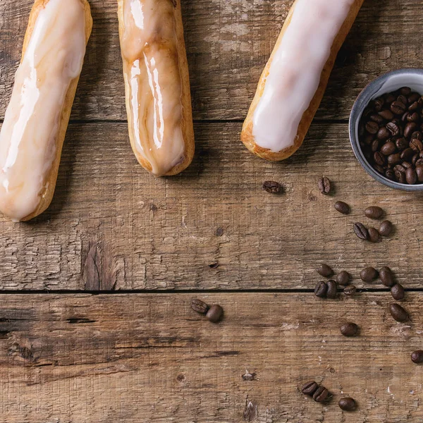 Pasteles de café sobre madera —  Fotos de Stock