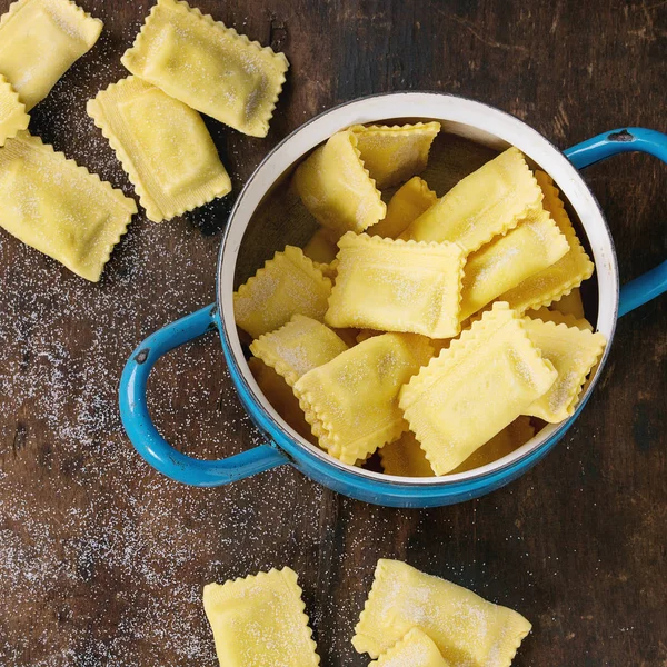 Nyers ravioli tésztával — Stock Fotó