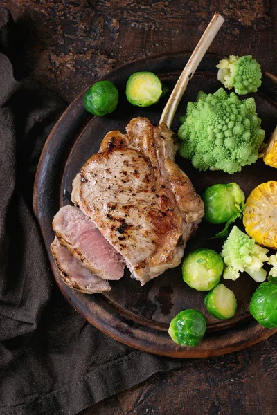 Grilled veal steak with vegetables — Stock Photo, Image