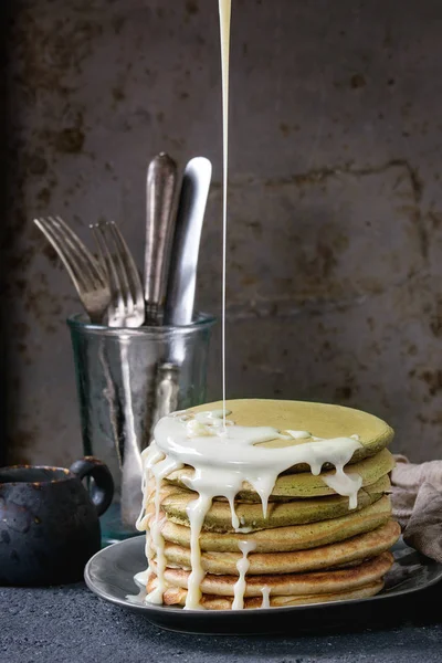 Ombre matcha pancakes — Zdjęcie stockowe