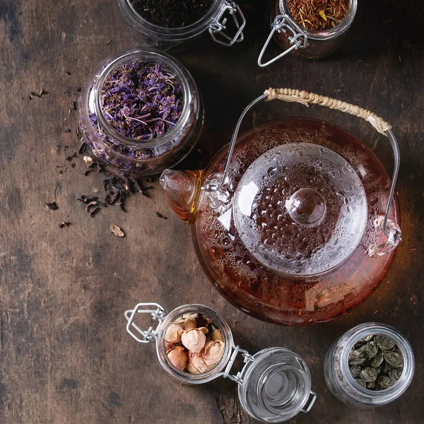 Kuru çay çaydanlık ile çeşitli