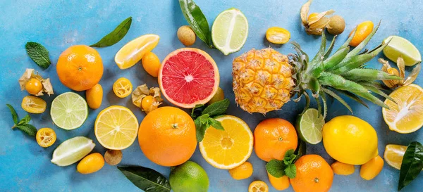 Variety of citrus fruits — Stock Photo, Image