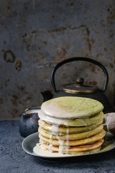 Ombre matcha pancakes — 스톡 사진