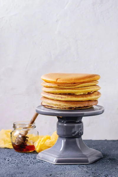 Ombre Kurkuma-Pfannkuchen — Stockfoto