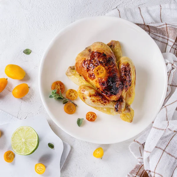 Fried chicken ile kumquats — Stok fotoğraf