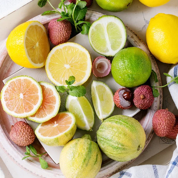 Variedad de cítricos con limón tigre — Foto de Stock