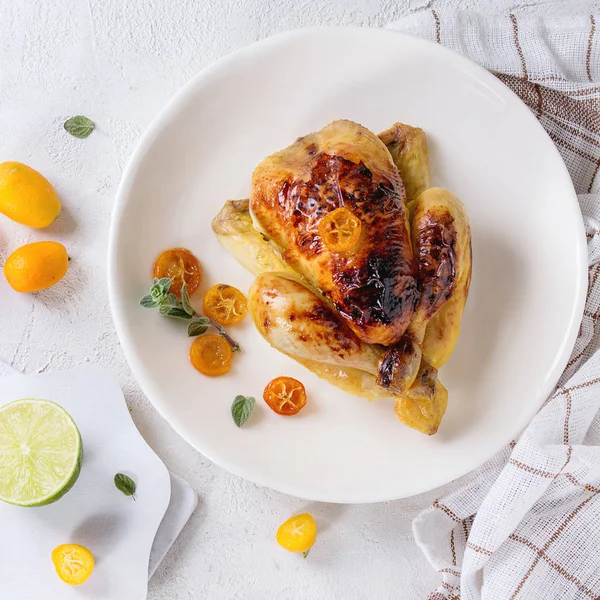 Fried chicken ile kumquats — Stok fotoğraf